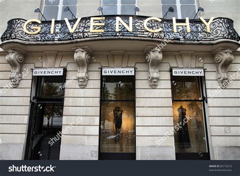 Société GIVENCHY à PARIS 8 : CA, rés